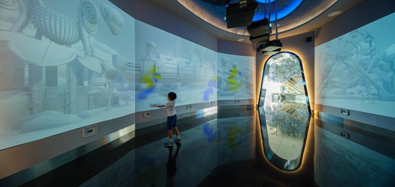 Grande Centre Point Space Патая Екстериор снимка The "Discovery Zone"