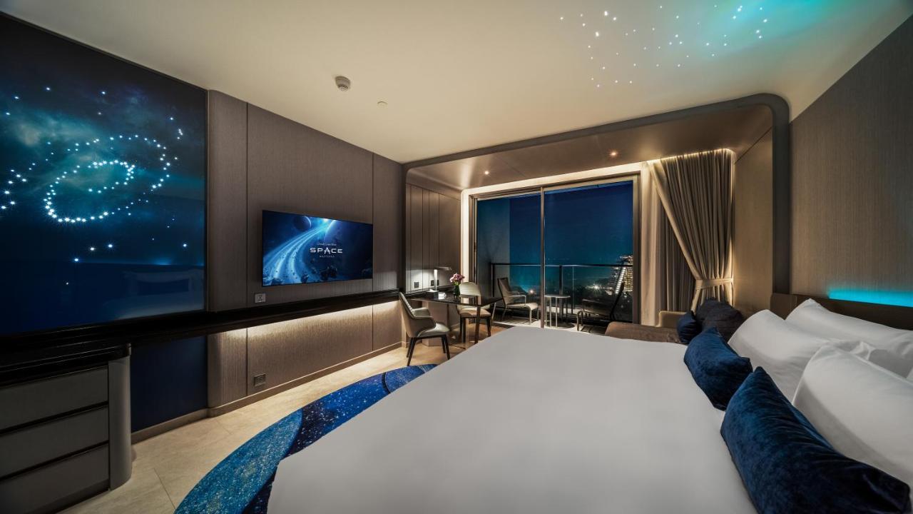 Grande Centre Point Space Патая Екстериор снимка Deluxe Ocean View Room