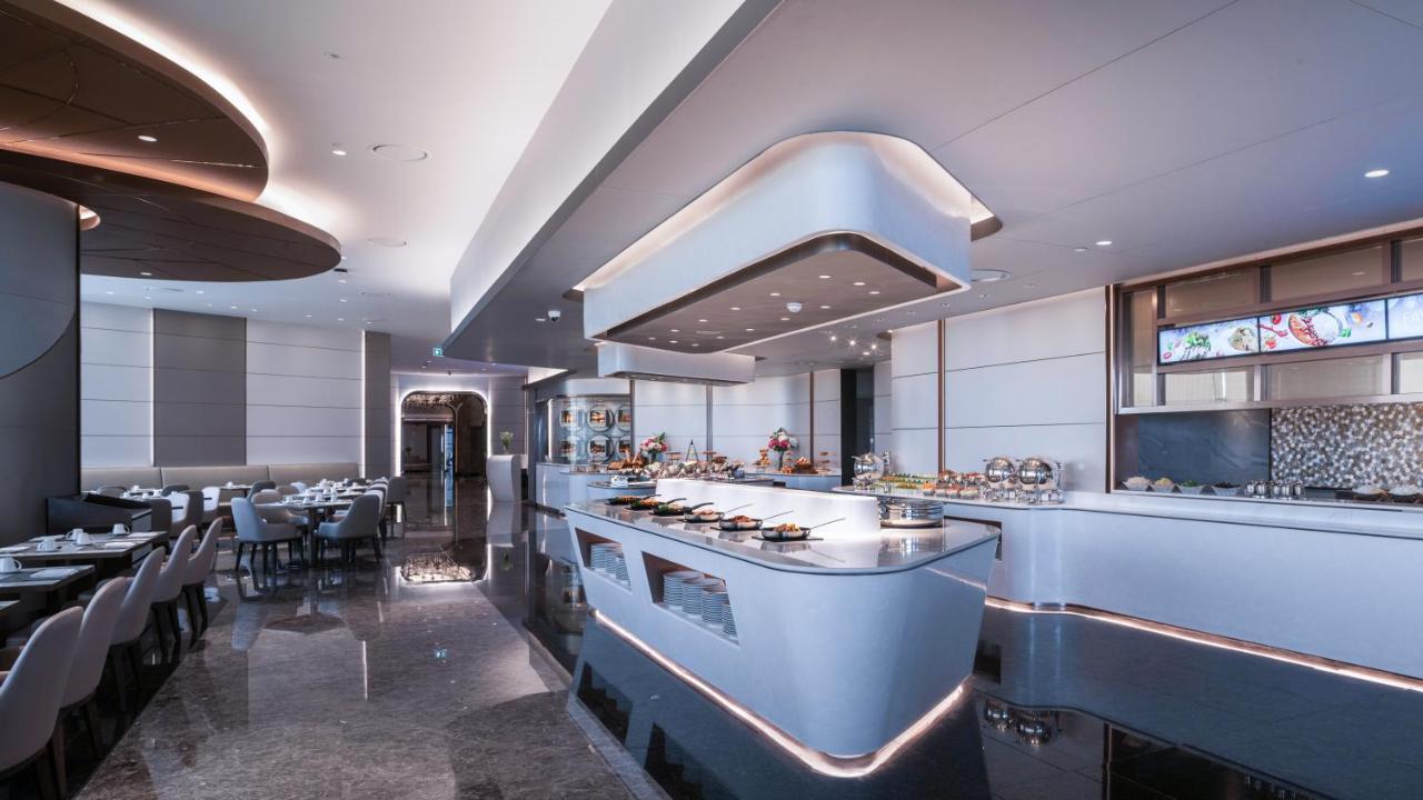 Grande Centre Point Space Патая Екстериор снимка The buffet at the lounge