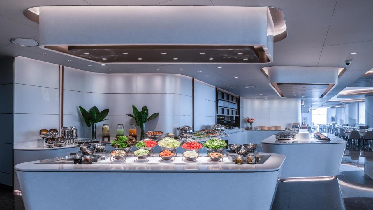 Grande Centre Point Space Патая Екстериор снимка The buffet at the restaurant