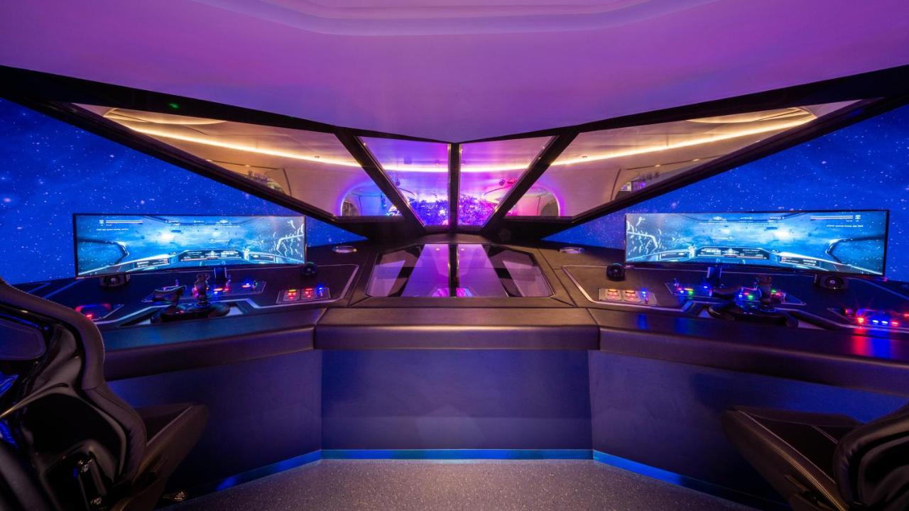 Grande Centre Point Space Патая Екстериор снимка The control room of the London Eye