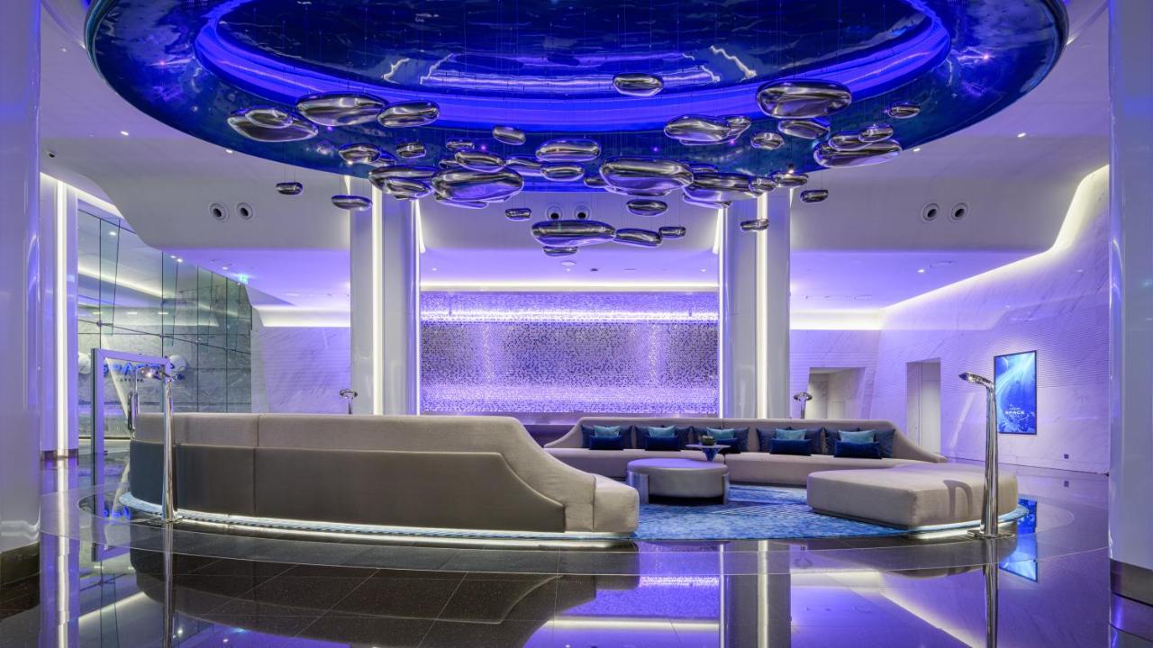 Grande Centre Point Space Патая Екстериор снимка The lobby of the hotel