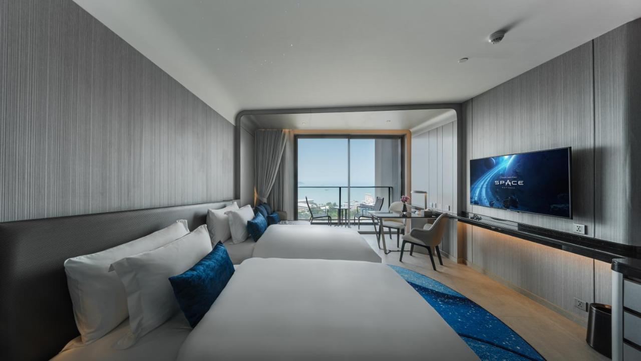 Grande Centre Point Space Патая Екстериор снимка Deluxe Ocean View
