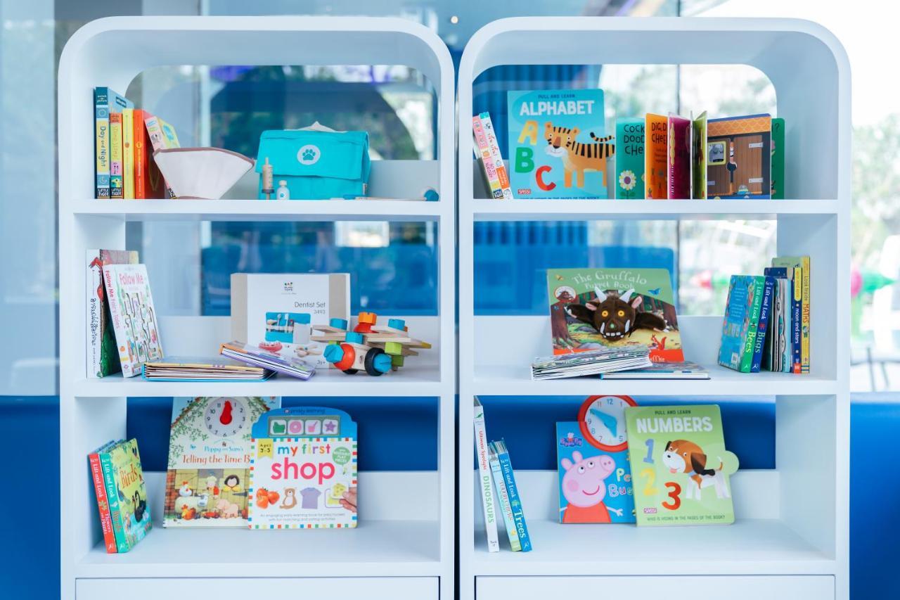 Grande Centre Point Space Патая Екстериор снимка Children's books at a library