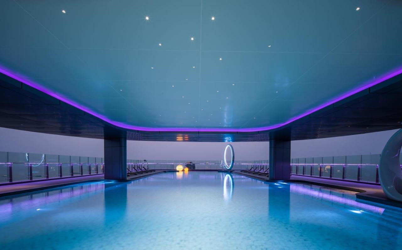 Grande Centre Point Space Патая Екстериор снимка The pool at the 101 Sky Lounge