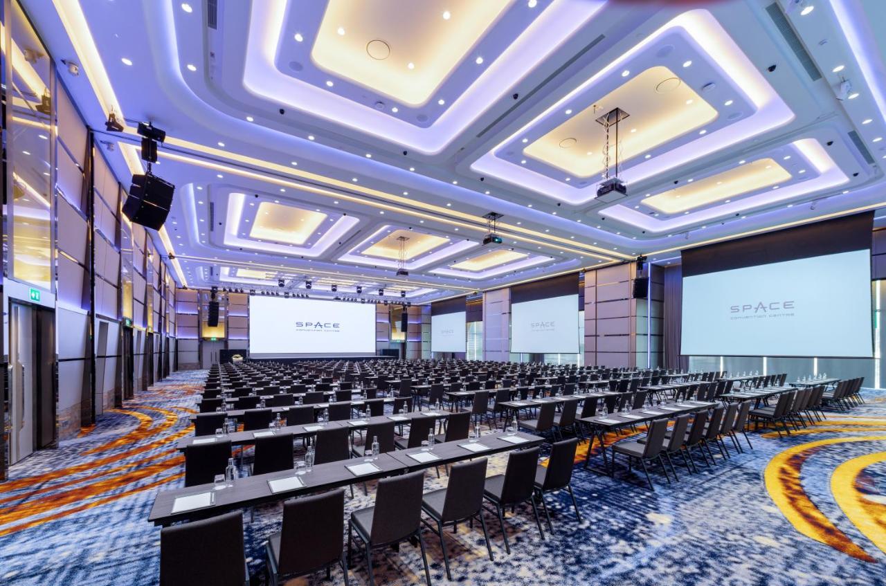 Grande Centre Point Space Патая Екстериор снимка The Grand Ballroom