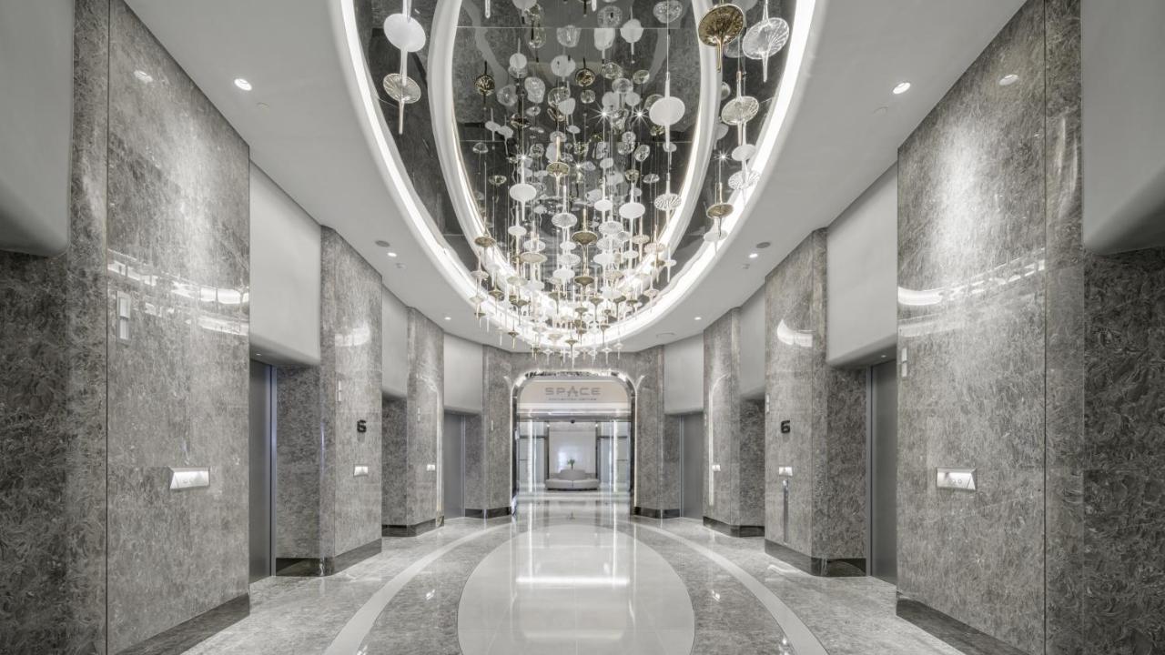 Grande Centre Point Space Патая Екстериор снимка The lobby of the hotel