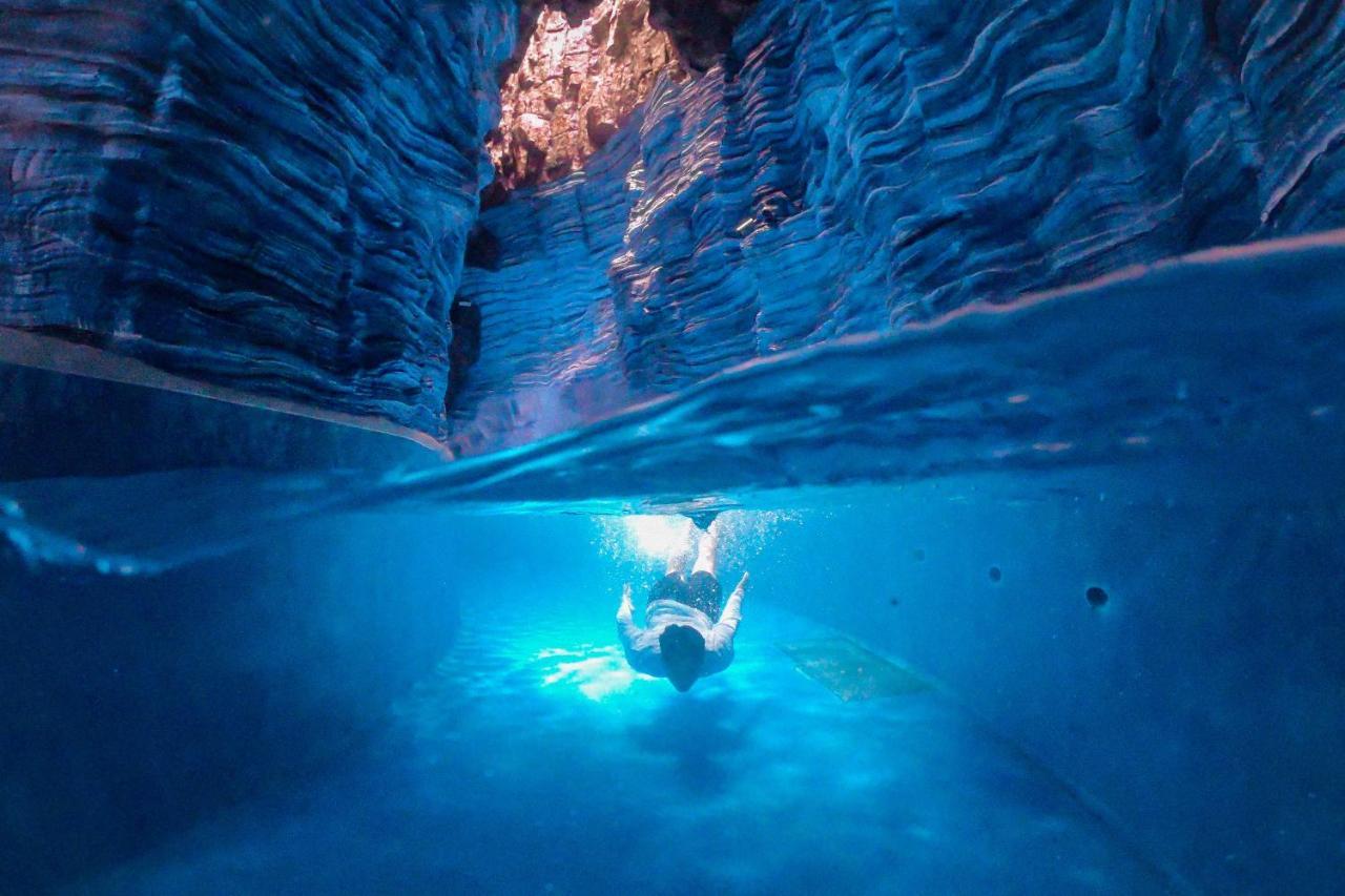 Grande Centre Point Space Патая Екстериор снимка Cave diving