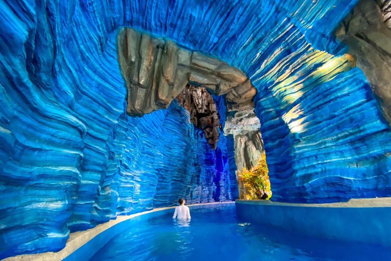 Grande Centre Point Space Патая Екстериор снимка The Blue Grotto